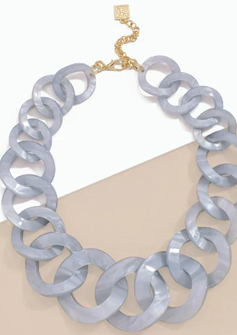 Glistening Resin Link Necklace